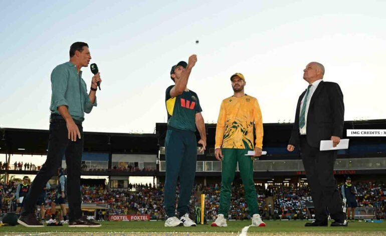 Australia captain Mitchell Marsh and South Africa captain Aiden Markram at the toss ahead of the Darwin T20I